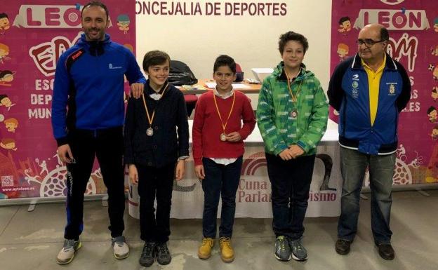 El Leónés Jesús Maestro y el Santa Teresa, campeones de la fase de León de los Juegos Escolares de ajedrez