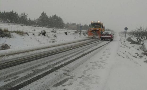 La nieve mantiene en alerta amarilla a la montaña leonesa