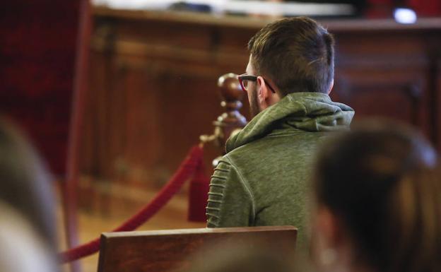 Imagen del acusado durante el juicio, este martes.