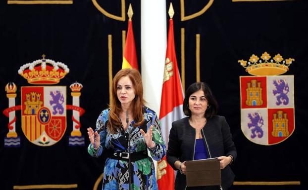 La presidenta de las Cortes, Silvia Clemente y la presidenta de la Coprepa y del Parlamento de Canarias, Carolina Darías informan de la reunión extraordinaria de la Conferencia de Presidentes de Parlamentos Autonómicos. /Miriam Chacón