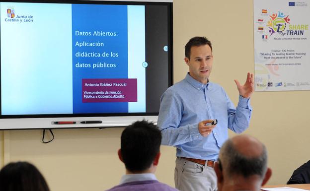 La Junta imparte formación al profesorado para potenciar el uso de datos abiertos en las aulas