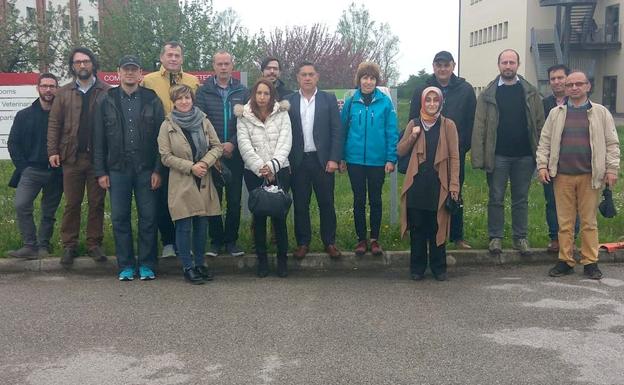 Foto de familia de los participantes en el encuentro internacional./