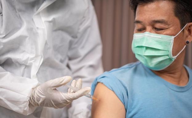 Los primeros resultados sugieren que ni la vacuna contra el ARNm de Pfizer ni la de Moderna afectan a la fertilidad masculina.