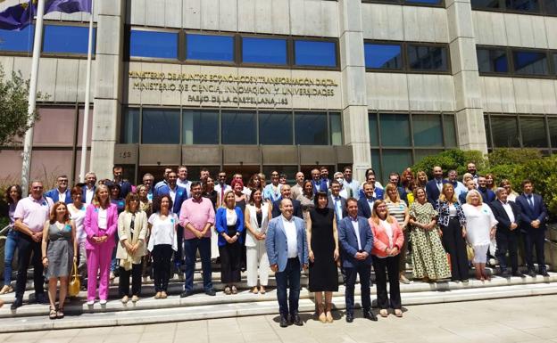 Imagen de los participantes en la reunión con las nuevas ciudades de la Red Innpulso nombradas por el Gobierno.