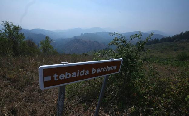 Imagen del incendio en Montes de Valdueza./César Sánchez