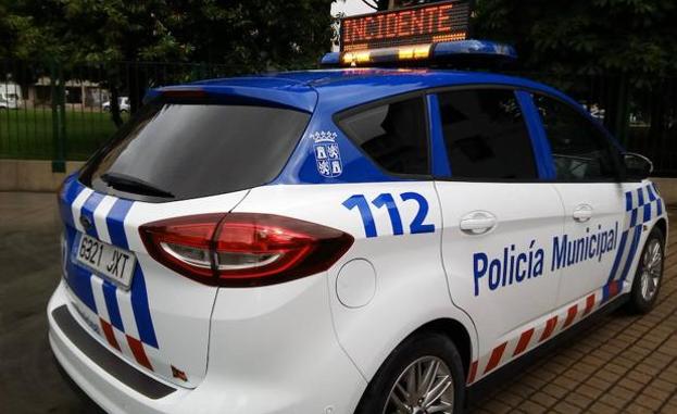 Vehículo patrulla de la Policía Municipal de Ponferrada.
