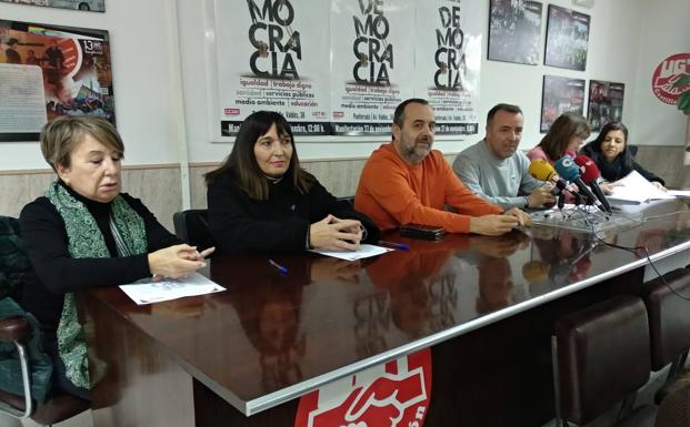 Los sindicatos y las organizaciones del Bierzo y Laciana presentaron la manifestación del 27N en Ponferrada. 