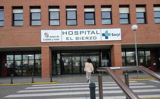 Entrada principal del Hospital del Bierzo.