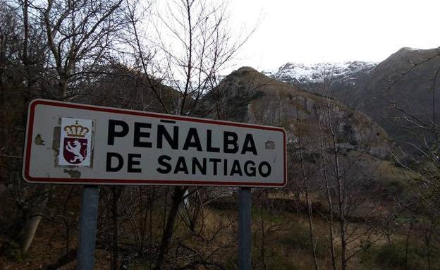 Entrada al pueblo de Peñalba de Santiago en Ponferrada./
