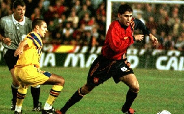 Fernando Hierro, en un partido con la selección en 1997./Efe