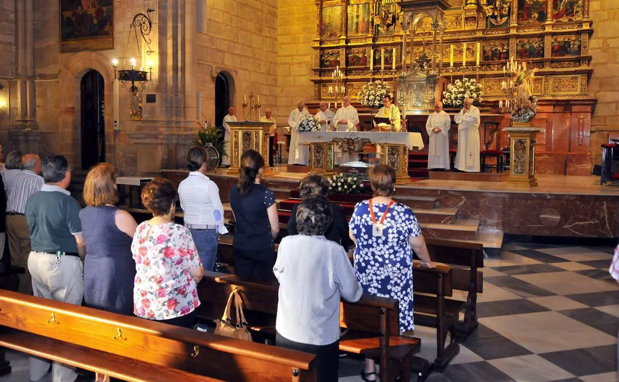 Las diócesis de León y Astorga cierran todos los templos y ...