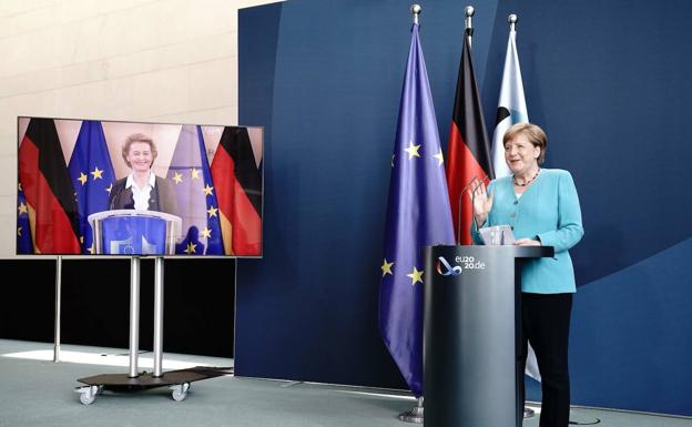Ursula von der Leyen y Angela Merkel, este miércoles durante la videoconferencia./AFP