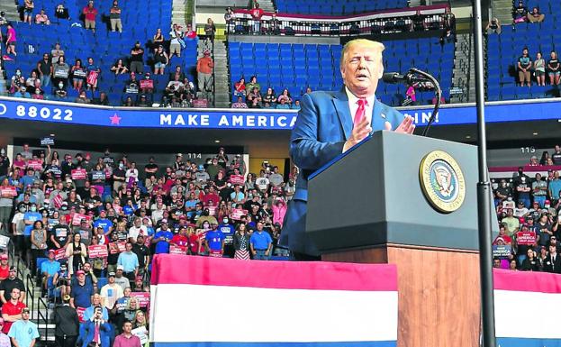 La política lanza las redes a TikTok 1 Manifestación de Trump en Tulsa, que sufrió el boicot de los 'tiktokers'.
