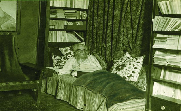 En la cama con Mark Twain y otros escritores 'horizontales' 1 Valle-Inclán en la cama. La manta que le cubre las piernas es un retoque fotográfico posterior.