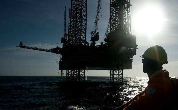 ¿De dónde viene el combustible que llevas en tu coche? 1 El diesel recorre un largo camino desde el pozo hasta la gasolinera