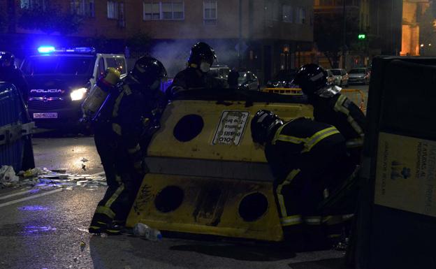 Graves disturbios en Barcelona y Burgos contra las restricciones 1 La concentración contra las medidas anticovidias acaba en una batalla campal en Gamonal.