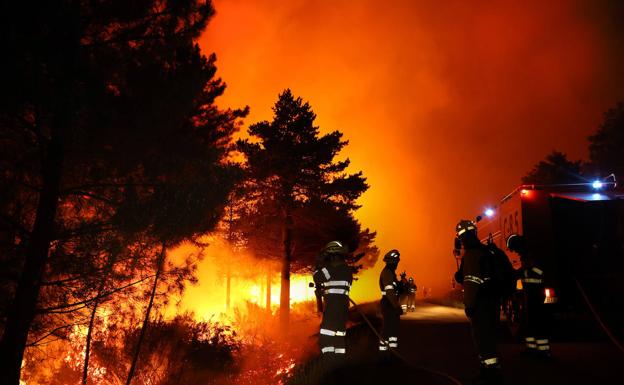 Incendio forestal en Serradilla del Arroyo (Salamanca)./Vicente