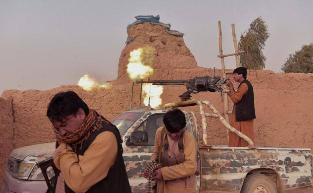 Los muyahdines afganos se movilizan contra los talibanes./AFP