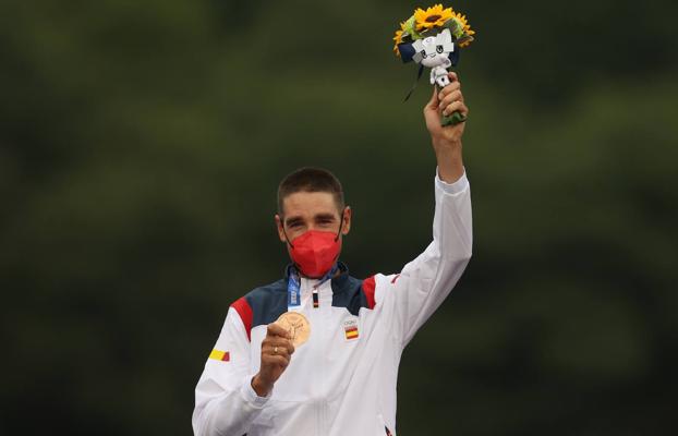 David Valero, feliz con su medalla./Reuters