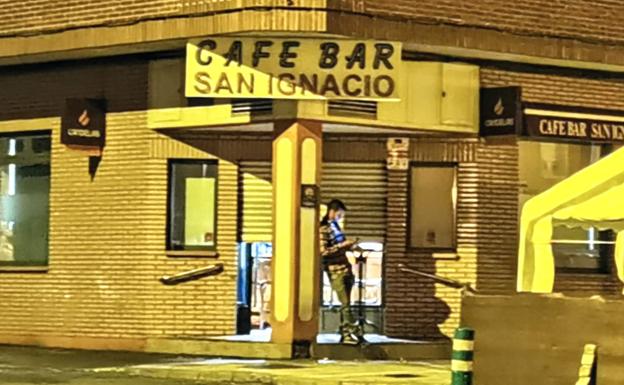 Imagen del bar donde se produjeros los disparos según fuentes policiales./