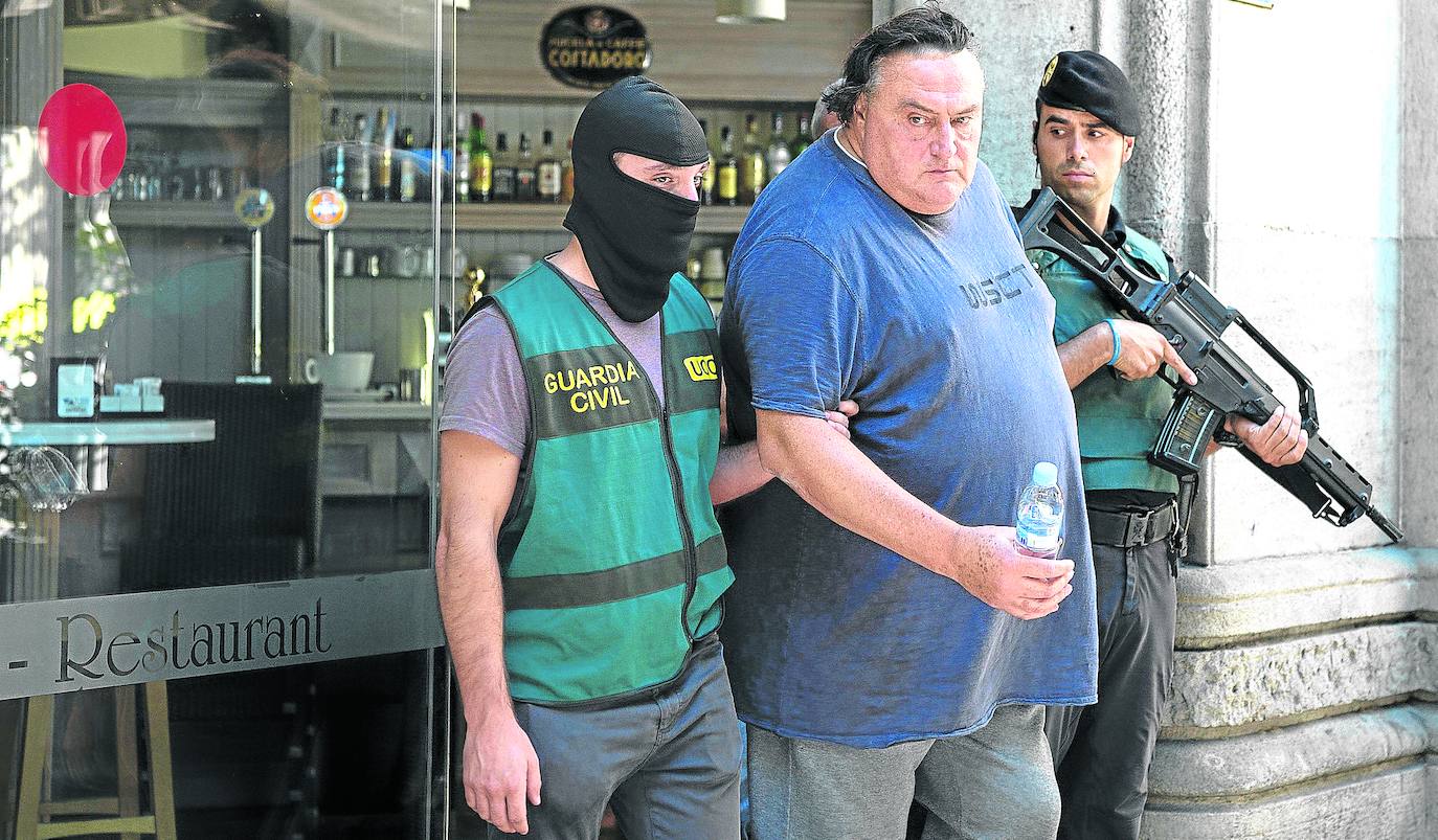 La Camorra. Un detenido en una operación de la Guardia Civil en Barcelona./AFP