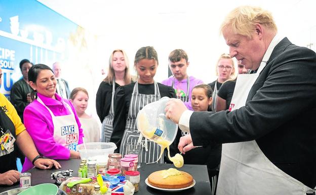 Boris Johnson, de repostero este domingo./AFP