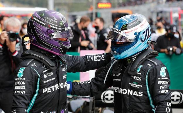 Lewis Hamilton y Valtteri Bottas, tras la clasificación en Turquía./umit bektas / afp