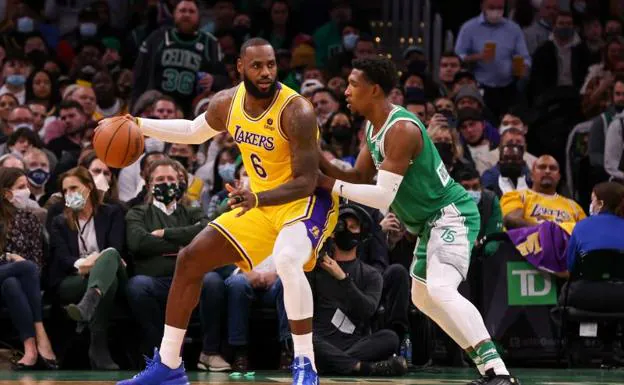 LeBron James, durante el partido ante los Celtics. /Reuters