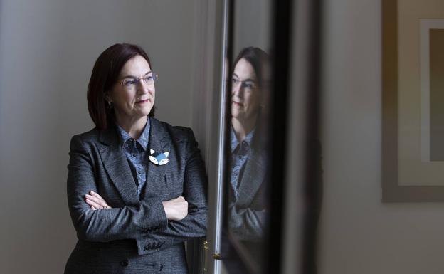 La presidenta de la CNMC, Cani Fernández, en la sede del organismo en Madrid. /virginia carrasco