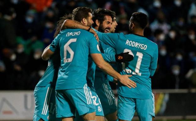 Los jugadores del Real Madrid celebran el gol que sentenció la eliminatoria. /José Jordán (Afp)