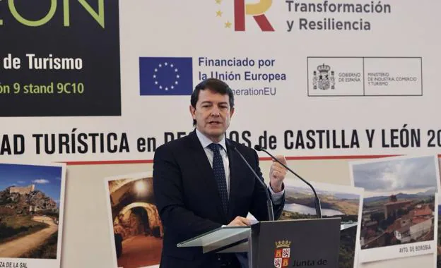 El presidente de la Junta, Alfgonso Fernández Mañueco, en el stand de la comunidad en fFitur./Juan Lázaro