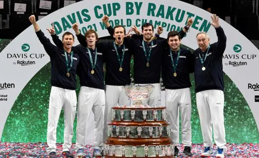 Rusia, con Daniil Medvedev y Andrey Rublev a la cabeza, celebra su victoria en la última edición de la Copa Davis. /Óscar del Pozo (Afp)