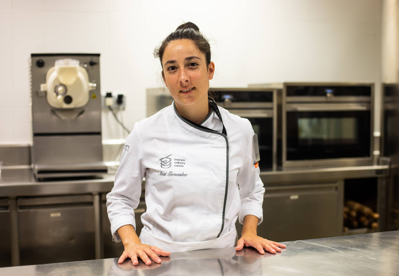 Ana González, en la cocina del Basque Culinary Center. /